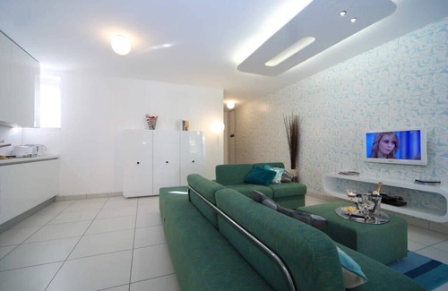 Maccagno Apartment | Italian apartment rental with pool
