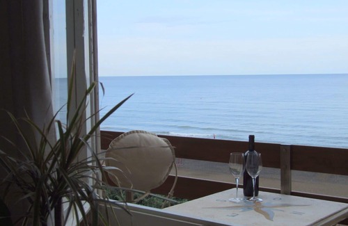 Marina di Castagneto Carducci Apartment | Lovely apartment for 4 guests with A/C, WIFI, patio and panoramic view