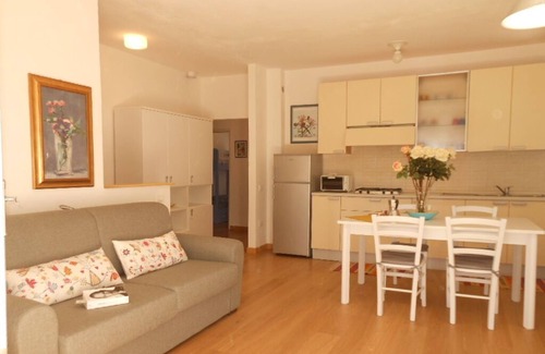 Marina di Castagneto Carducci Apartment | SECOND FLOOR APARTMENT IN THE GREEN OF THE PINETA