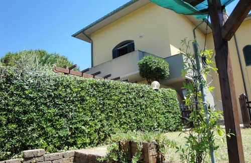 Castiglioncello House | Casa Nido delle Rondini relaxing stay with garden and sea view