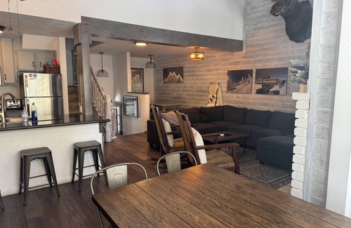 Mammoth Lakes House | It's all about the location ! We are steps to Canyon Lodge !