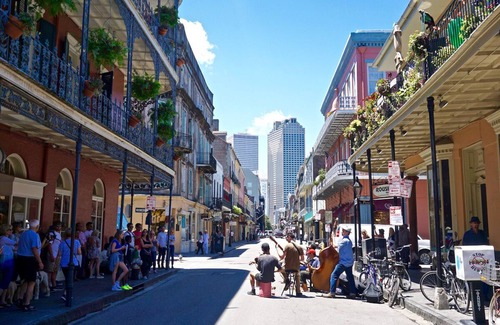 French Quarter Apartment | IT'S FALL! WHERE Y'AT! 1B/1B w/PATIO; GAR. PARK. INCL! MSG US re: our SPECIALS!