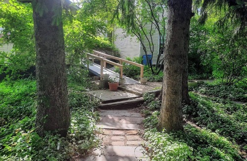 Interlaken Apartment | It's Here! A Restful Experience.FLX Wine Trails Garden Studio + Deck + BBQ