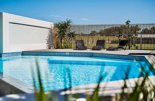 Port Elizabeth Apartment | It's located in the heart of Summerstrand near the beach and the Boardwalk Mall.