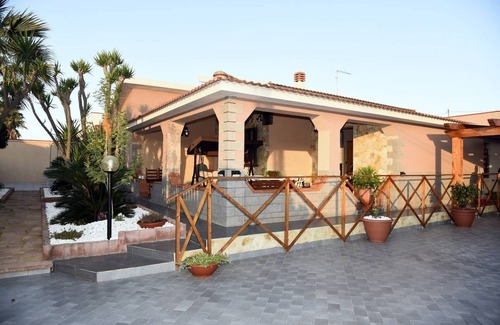 Reitani House | ALICE HOUSE 250 METERS FROM THE SEA