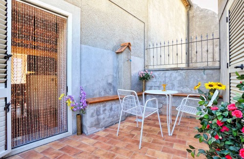 Castell'Azzara House | Rural farmhouse end 800 with outdoor veranda