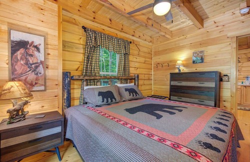 Gatlinburg - Pigeon Forge Resort | It would be Beary nice to meet you in this new construction log cabin!