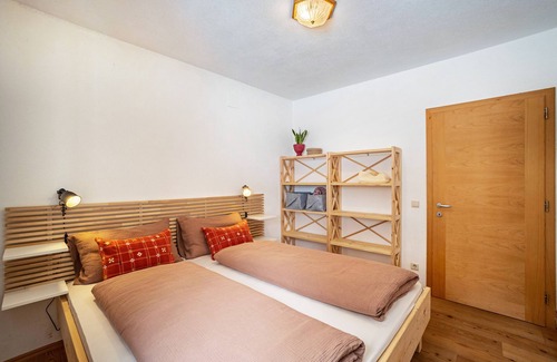 Rasun Anterselva House | Vacation Home "Mountain Lodge Antholz" with Mountain View, Private Garden und Wi-Fi