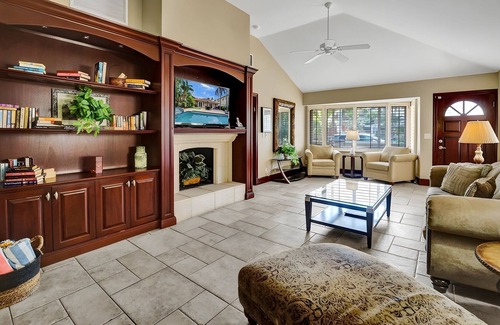 Birch Park Finger Streets House | Italian Beach House with Pool & King Bed