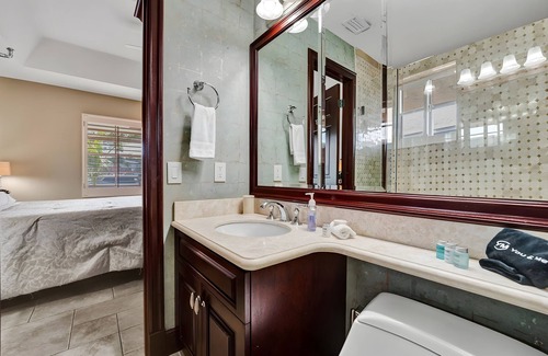 Birch Park Finger Streets House | Italian Beach House with Pool & King Bed