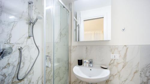 Magenta Apartment | Italianway - The B Village Standard
