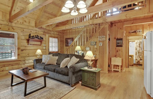Gatlinburg - Pigeon Forge Cabin | "Its All Good In The Woods" rustic cabin w/hot-tub