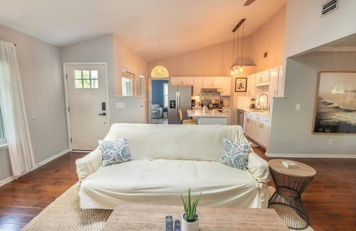 Mount Pleasant House | Its Always Pleasant in Mt P! Stylish Mod Home!