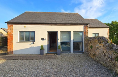 Widemouth Bay House | Ivy Barn Sleeps 4 with hot tub (2 Bedrooms)