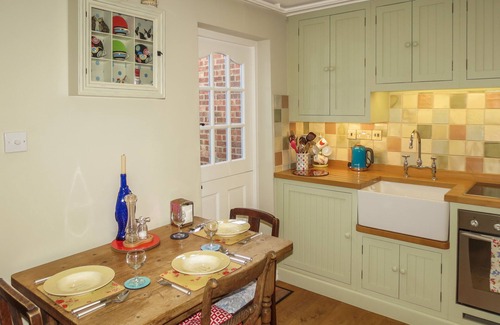 Aldeburgh Apartment | Ivy Cottage - sleeps 4 guests in 2 bedrooms