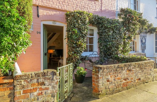 Aldeburgh Apartment | Ivy Cottage - sleeps 4 guests in 2 bedrooms