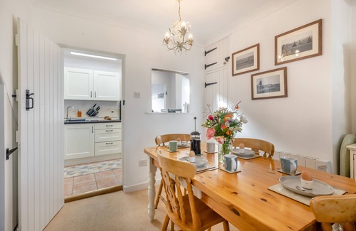 Aldborough House | Ivy Cottage - Two Bedroom House, Sleeps 3