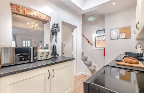 Aldborough House | Ivy Cottage - Two Bedroom House, Sleeps 3