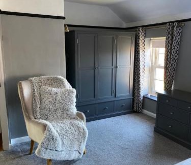 Skipsea House | Ivy House, three bed cottage, parking garden