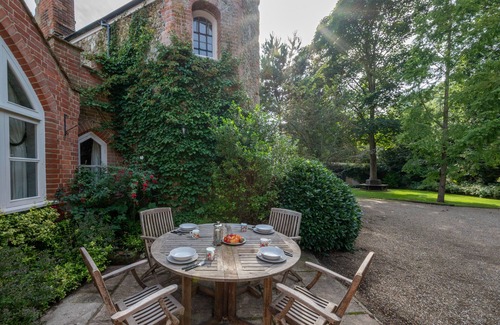 Woodbridge House | Ivy Lodge - Two Bedroom House, Sleeps 4