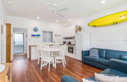 North Haven House | Ivy's Beach House - close to beach, wifi available
