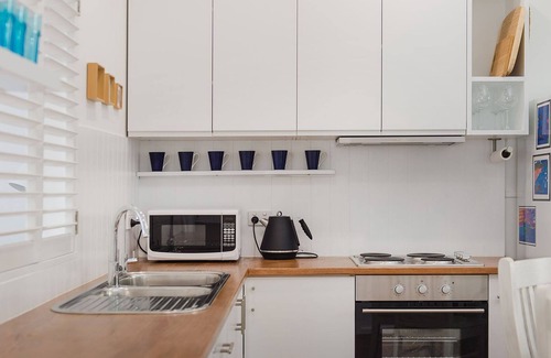 North Haven House | Ivy's Beach House - close to beach, wifi available