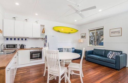 North Haven House | Ivy's Beach House - close to beach, wifi available