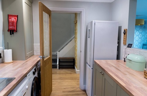 Little Malvern Cottage | Ivydene - Luxury Cottage with Covered Hot Tub and Log Burner.