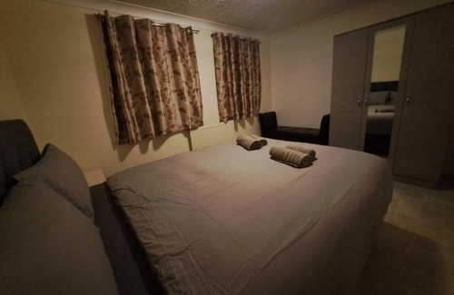 Thamesmead House | J&A Stay