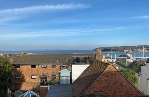 Cowes House | J House-Sleeps 12-4 Bath-Roof Terrace-Cowes Centre