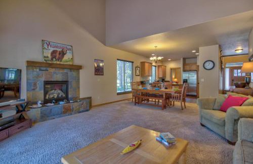 Three Rivers House | Jacinto 1