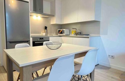 Vigo Apartment | Jacinto Benavente 15, 6A by YBH