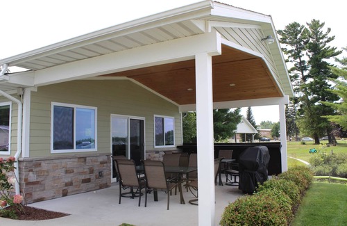 Prudenville Cabin | Jack's on the Bay, 5 Bedroom/2 Bath