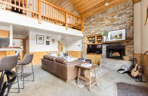 Summit Estates House | Jackhorn By AvantStay Spectacular Cozy Cabin w Hot Tub