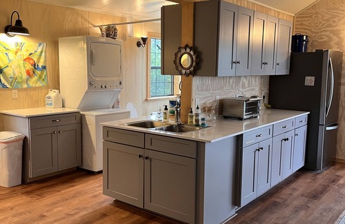 Wimberley Cabin | Jackrabbit Cabin is a quiet Hill Country retreat with vistas and dark skies.
