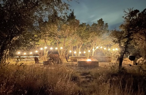 Wimberley Cabin | Jackrabbit Cabin is a quiet Hill Country retreat with vistas and dark skies.