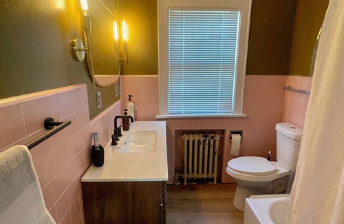 Middletown House | Jackson's House, mid-century modern retreat. Central location, spacious home