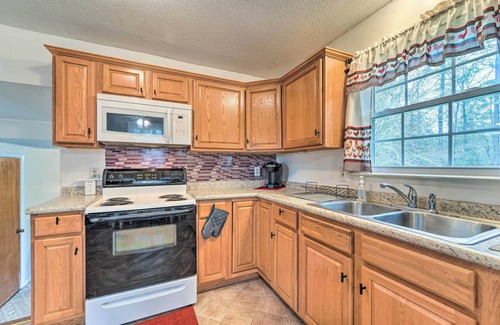 McCutcheon Field House | Jacksonville Getaway ~ 4 Mi to Downtown!
