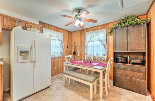 McCutcheon Field House | Jacksonville Getaway ~ 4 Mi to Downtown!