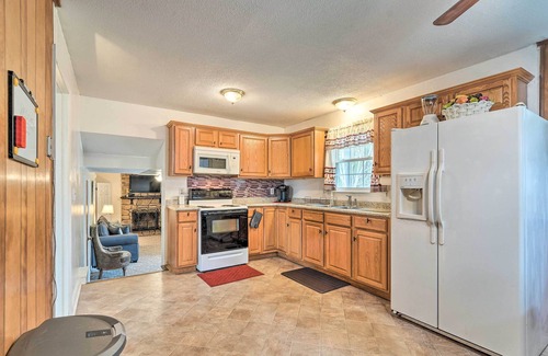 McCutcheon Field House | Jacksonville Getaway ~ 4 Mi to Downtown!