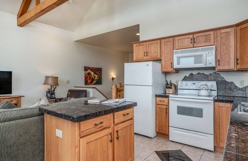 Estes Park Condo | Jackstraw Mountain 32 - 2 Br Condo with Marys Lake and Mountain Views