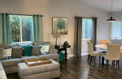 Enterprise House | Jacob's Ladder- King Suite, 4 Twins/ Bethel