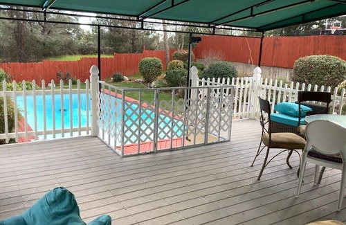 Redding House | Jacob's Well, 2 King BR, 6 Twins, 3 Baths w/Pool