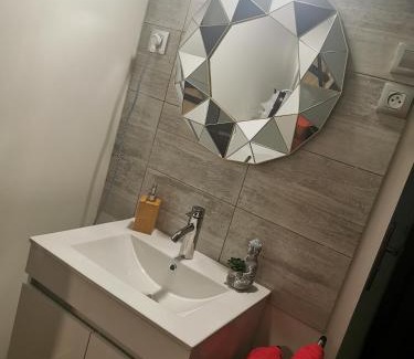 Vitrolles Bed & Breakfast | Jacuhomespa13