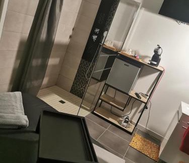 Vitrolles Bed & Breakfast | Jacuhomespa13