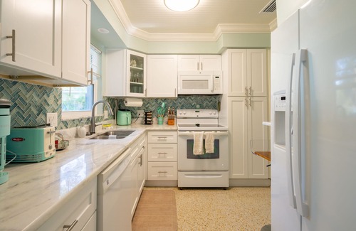 South Pinellas Community Council House | Jacuzzi.5 Mins to Beaches. Pet Friendly.