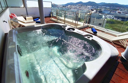 Talamanca Apartment | Jacuzzi Apartment Marina Botafoch Ibiza