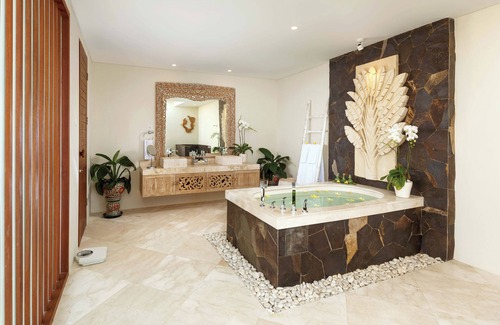 Sukawati Villa | Jacuzzi Garden View Villa, Purnama beach