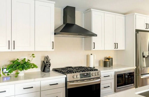 Serra Mesa House | Jacuzzi-Pool-BBQ-King Bed-Private Parking