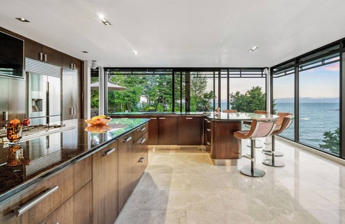 Ngaio Bay Cabin | Jacuzzi Suite - Ocean Views, Beach Access & Full-Service Luxury Lodge